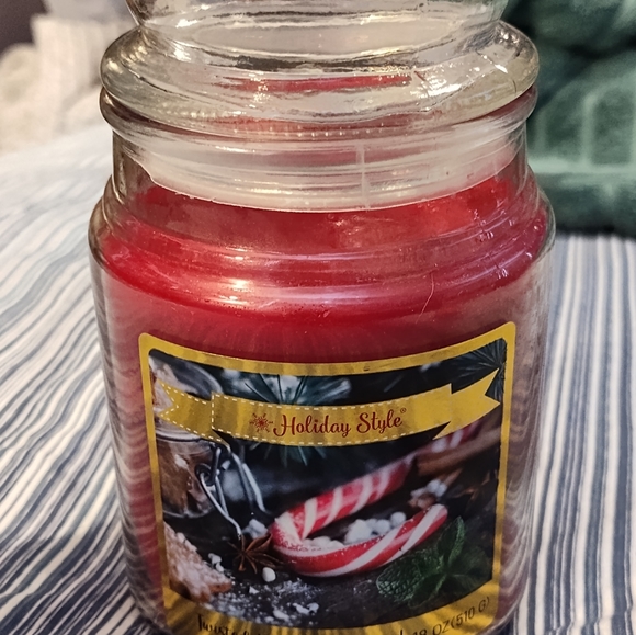 NEW!! HOLIDAY STYLE Candles (Twisted Peppermint) 18oz - Picture 3 of 4